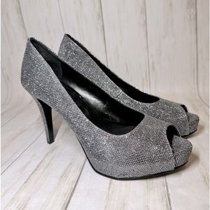 Nine West Silver Glitter Peep Toe Pumps size 9M